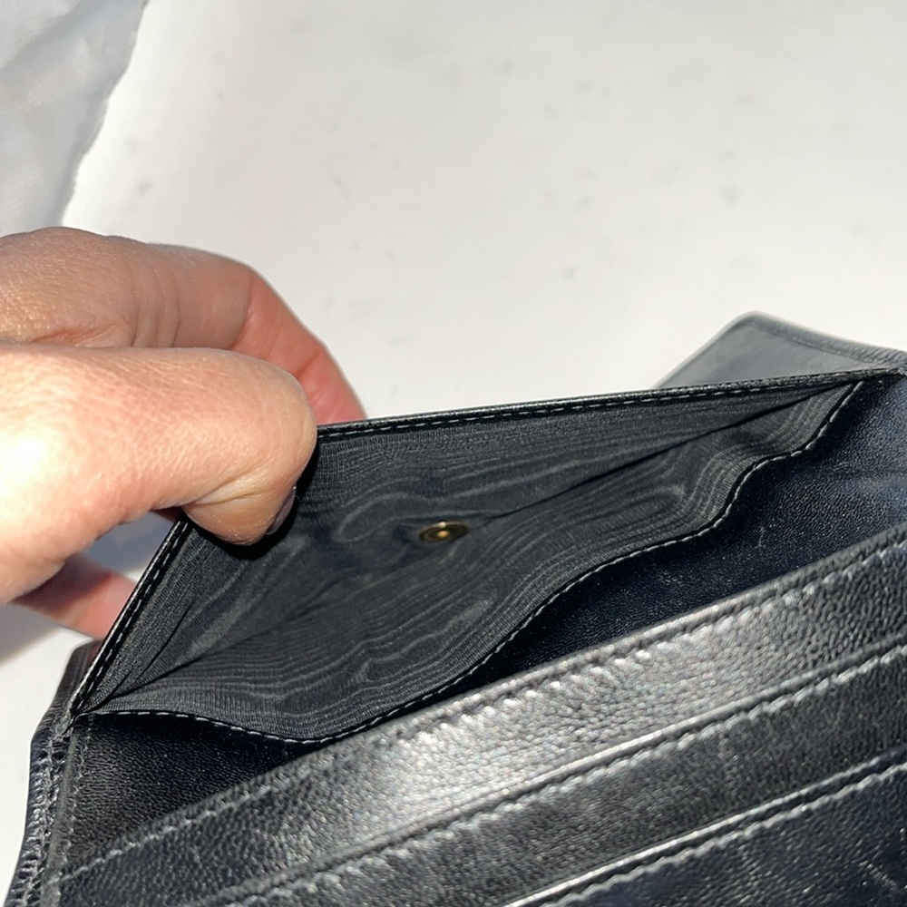 Chanel CC Vintage Timeless Black Caviar Leather Wallet - Picture 8 of 13